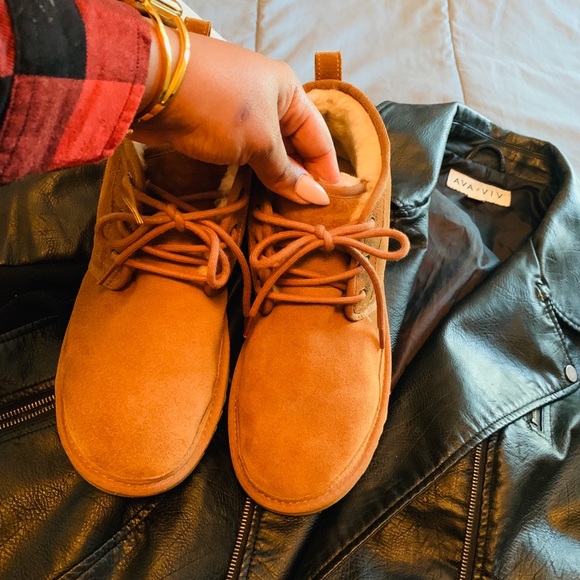 Unisex uggs men size 9 women size 11 - Picture 3 of 5